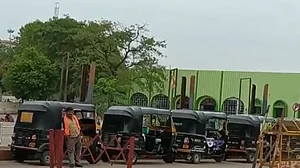 कर्नाटकः रेलवे स्टेशन की दीवार पर हरे रंग के पेंट पर हिंदू संगठन का विरोध, भगवा रंग में रंगने की दी धमकी