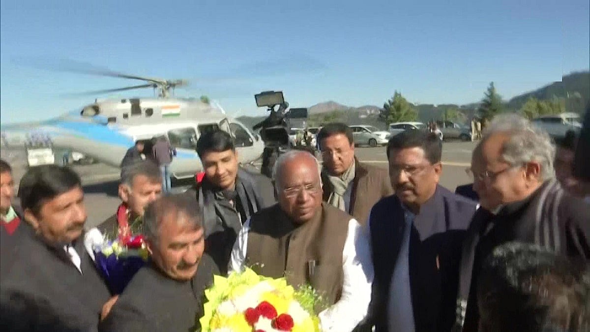हिमाचल: शपथ ग्रहण समारोह में शामिल होने शिमला पहुंचे कांग्रेस अध्यक्ष खड़गे, सुखविंदर सिंह सुक्खू ने किया स्वागत