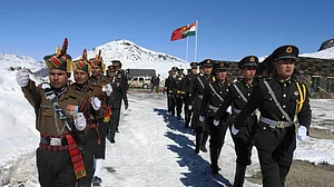 सीमा पर सैन्य बल इकट्ठा कर रहा चीन, बुनियादी ढांचे को कर रहा मजबूत, पेंटागन ने किए कई बड़े खुलासे