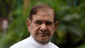 पहले छात्र राजनीति, फिर देश की राजनीति में चमके, जानें कैसा रहा शरद यादव का सफर?