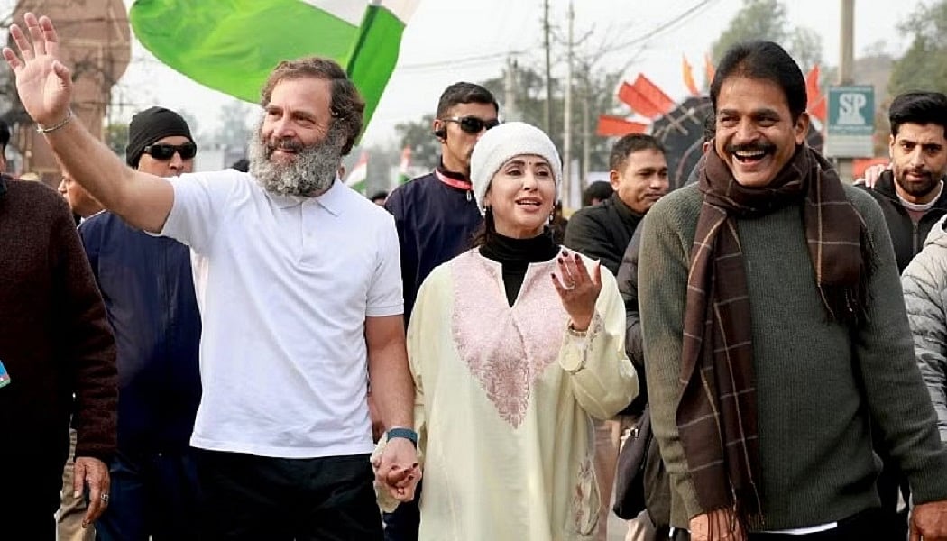 भारत जोड़ो यात्रा: राहुल गांधी के साथ कदमताल करती नजर आईं उर्मिला मातोंडकर, कहा- कारवां का राजनीति से सामाजिक महत्व अधिक
