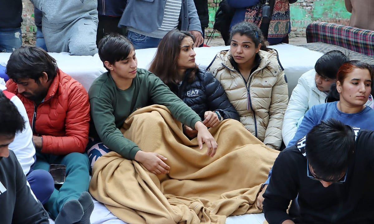 जंतर-मंतर पर प्रदर्शन कर रहे खिलाड़ियों से आज फिर मिलेंगे खेल मंत्री अनुराग ठाकुर, 4 बजे प्रेस कॉन्फ्रेंस करेंगे बृजभूषण