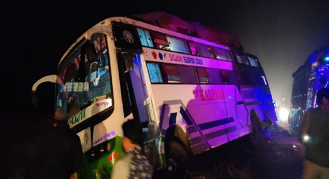 मध्य प्रदेश के गुना में बस-ट्रक की भीषण टक्कर में 2 लोगों की मौत, करीब 12 यात्री घायल, गुजरात से यूपी जा रही थी बस