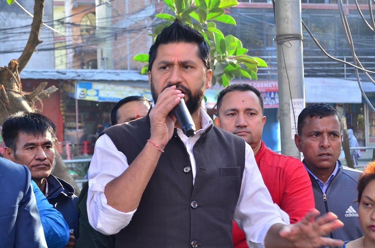 दुनिया: नागरिकता की लड़ाई हार गए नेपाल के गृह मंत्री और कोरियाई सीमा में घुसे थे चीन के दो लड़ाकू विमान