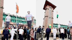 श्रीनगर के ऐतिहासिक लाल चौक पर पहुंची 'भारत जोड़ो यात्रा', राहुल गांधी ने फहराया तिरंगा