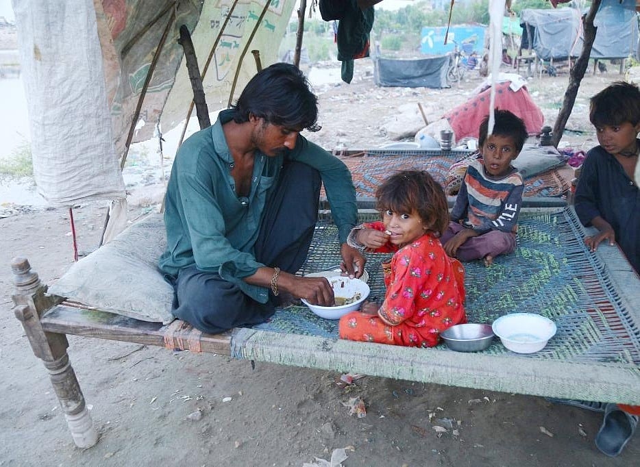 भारी संकट में पाकिस्तान, प्राकृतिक आपदा की मार से और बिगड़े हालात, अब मंडरा रहा भुखमरी का खतरा