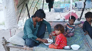 भारी संकट में पाकिस्तान, प्राकृतिक आपदा की मार से और बिगड़े हालात, अब मंडरा रहा भुखमरी का खतरा