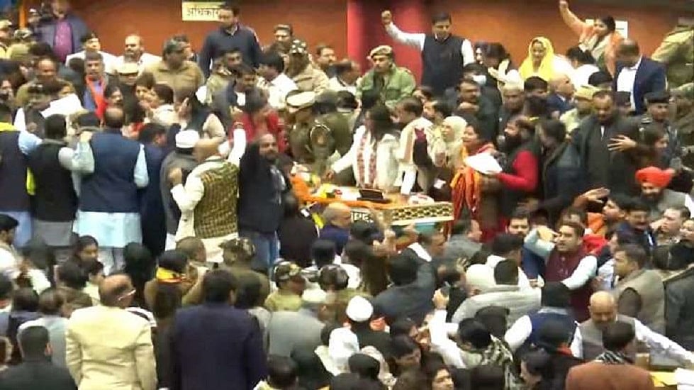 दिल्ली: आप-BJP पार्षदों के हंगामे के बीच फिर टला मेयर चुनाव, MCD की कार्यवाही अनिश्चितकाल के लिए स्थगित 