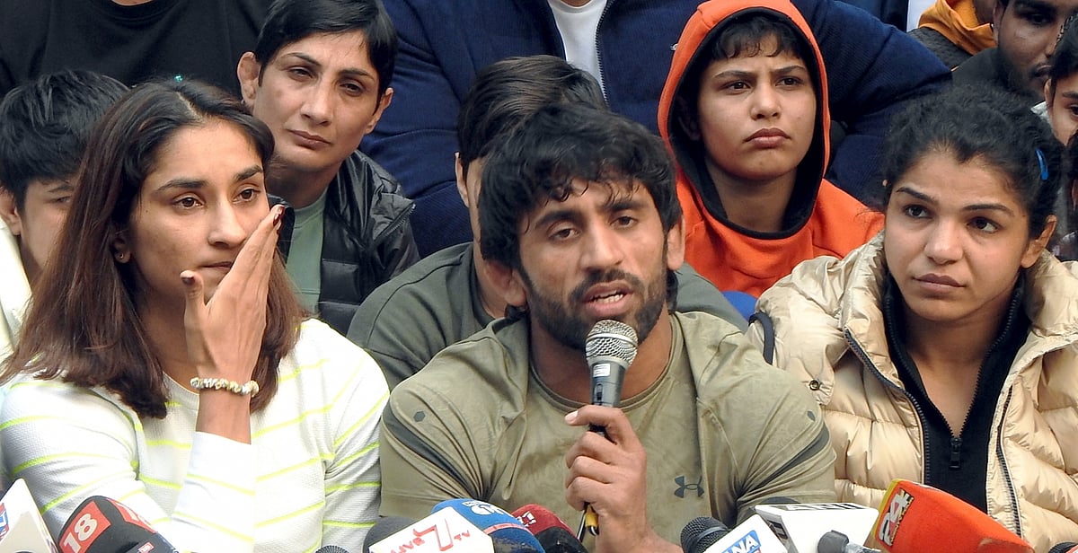 बेनतीजा रही खेल मंत्री-पहलवानों की मैराथन बैठक, खिलाड़ियों को कुश्ती संघ अध्यक्ष के इस्तीफे से कम कुछ भी मंजूर नहीं 
