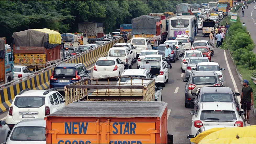 शिमला में लगा गाड़ियों का ट्रैफिक जाम
