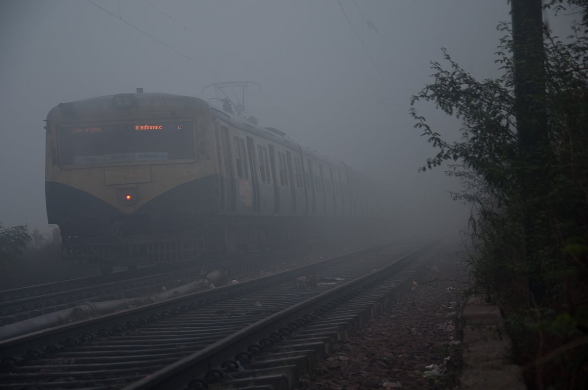 सर्द मौसम और घने कोहरे के कारण रेलवे ने रद्द की 315 ट्रेनें, स्‍टेशन पर जाने से पहले चेक कर लें लिस्‍ट