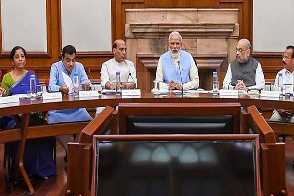 मोदी सरकार के कैबिनेट में इसी महीने हो सकता है फेरबदल, चुनावी राज्यों के नेताओं को मिलेगी प्राथमिकता!