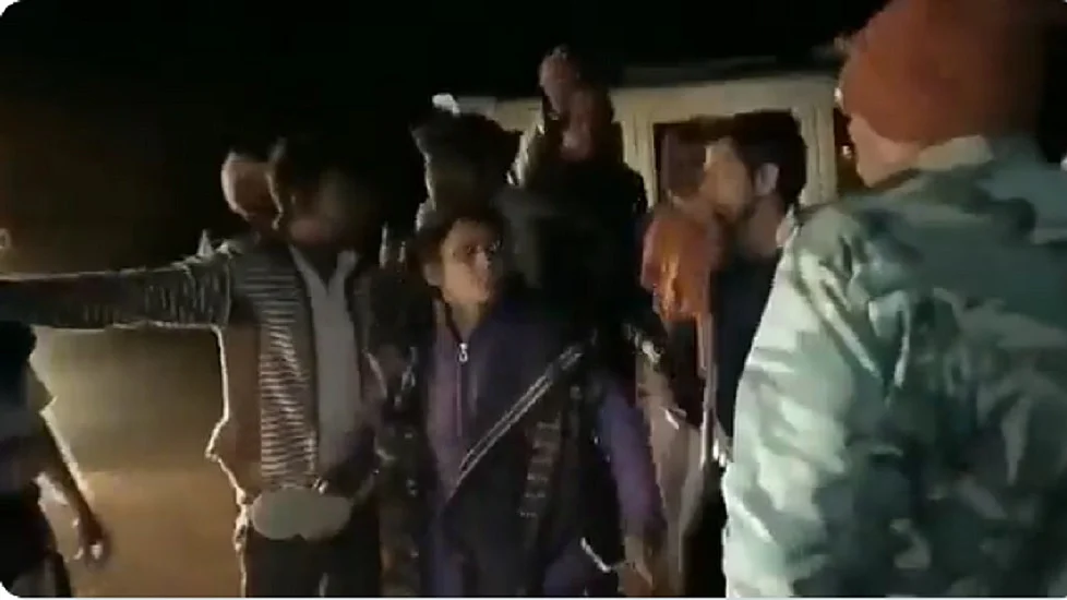 फोटोः वीडियोग्रैब