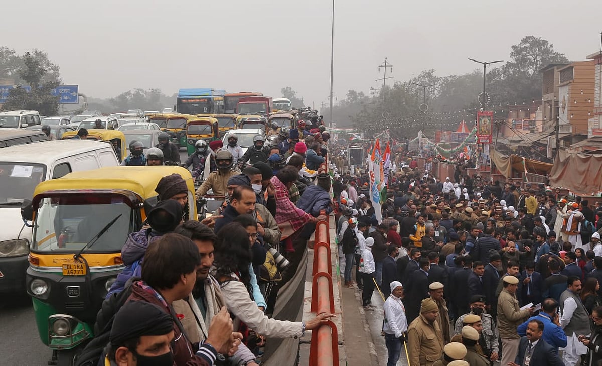इस दौरान अपने नेता की एक झलक पाने के लिए और भारत जोड़ो यात्रा को सफल बनाने के लिए हजारों की संख्या में कार्यकर्ता पहले से ही मौजूद रहे।