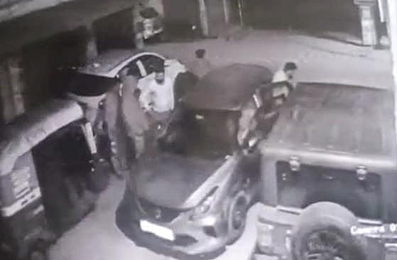 कंझावला केस में एक और नया CCTV फुटेज आया सामने, कार के मालिक से मिलता दिखा आरोपी