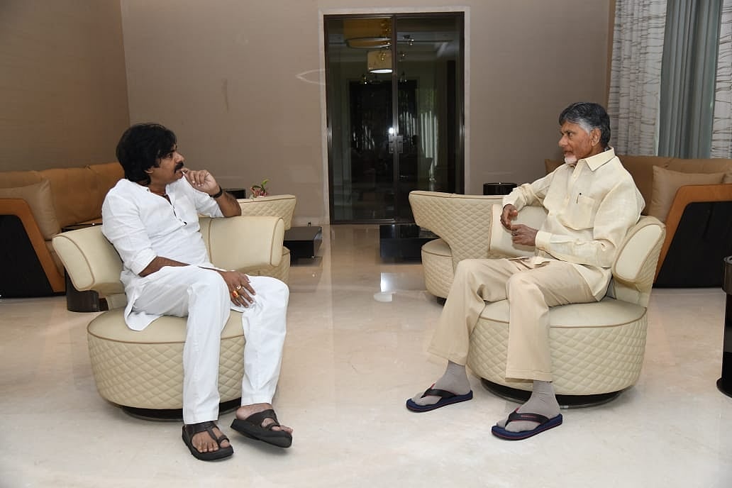 पवन कल्याण ने चंद्रबाबू नायडू से की मुलाकात, TDP और जन सेना के साथ आने की संभावना से आंध्र की राजनीति गरमाई