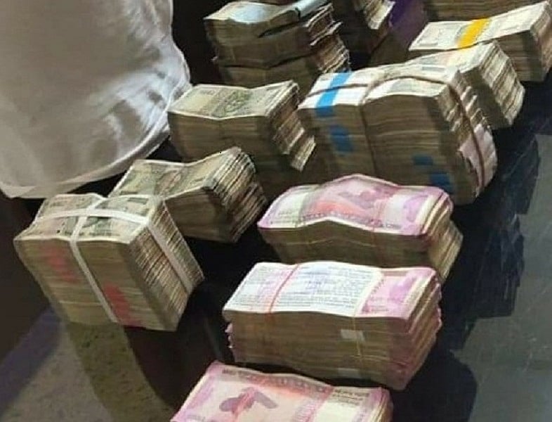 CBI छापेमारी में रेलवे का पूर्व अधिकारी निकला धनकुबेर, 17 किलो सोना, 1.5 करोड़ कैश बरामद