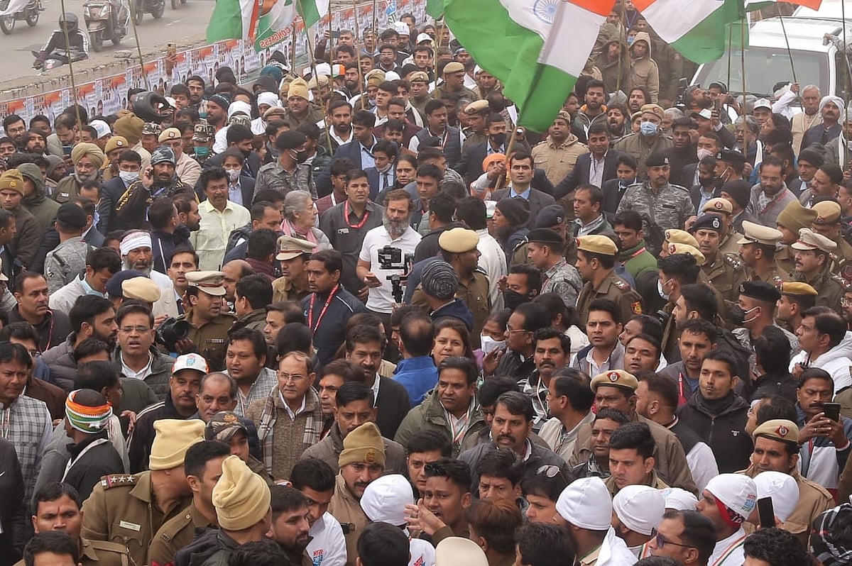 दिल्ली में लंबे विश्राम के बाद कांग्रेस नेता राहुल गांधी की भारत जोड़ो यात्रा एक बार फिर से शुरू हो गई।