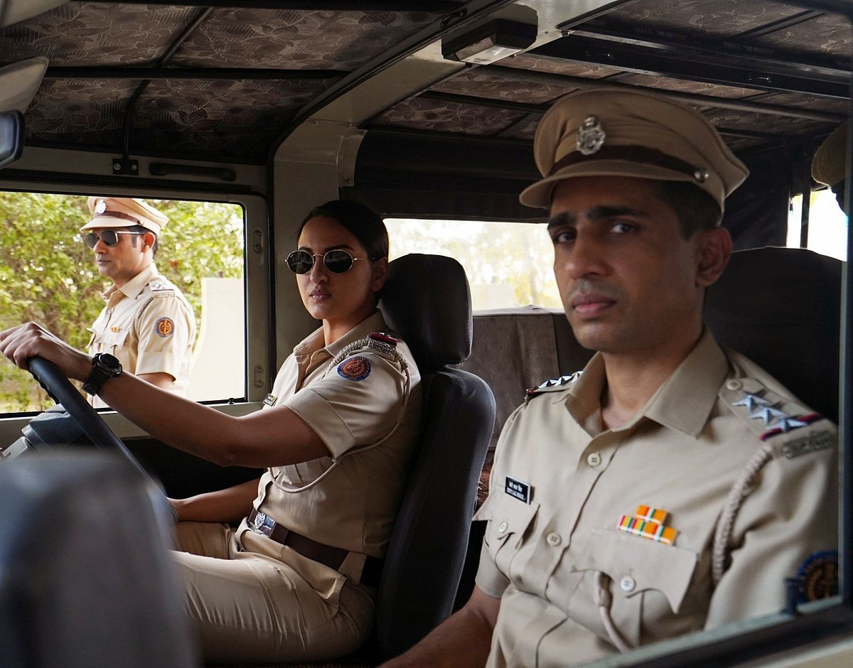 सिनेजीवन: रकुलप्रीत ने सेक्स एजुकेशन पर की बात और एक्टर जेरेमी रेनर ने अस्पताल से शेयर की तस्वीर