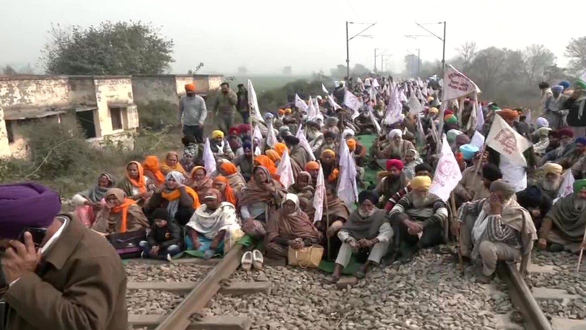 फाइल फोटो: किसानों का रेल रोको आंदोलन।