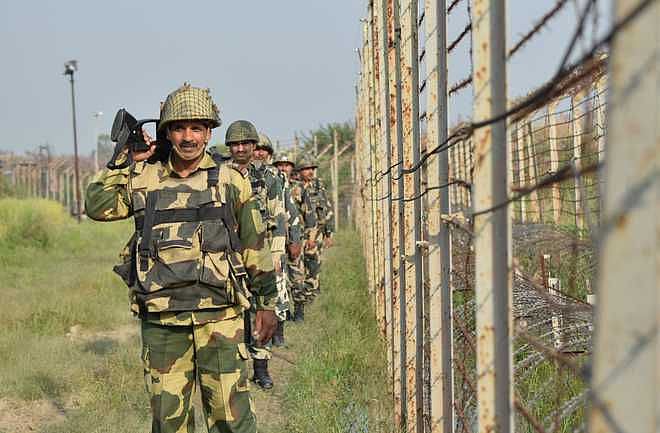 गणतंत्र दिवस पर पाकिस्तानी तस्करों की साजिश नाकाम, पंजाब में सीमा पार से भेजी गई 3 किलो हेरोइन बरामद