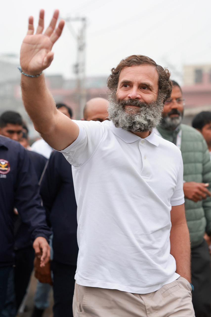भारत जोड़ो यात्रा बागपत से बढ़ी आगे, राहुल गांधी की एक झलक पाने के लिए बेताब दिखे लोग, फूलों के साथ पहुंचा किसान