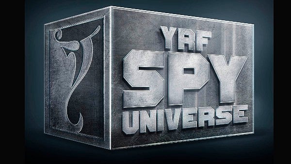 सिनेजीवन: 'पठान' की रिलीज से पहले YRF का बड़ा धमाका और शूटिंग के दौरान घायल हुए रोहित शेट्टी