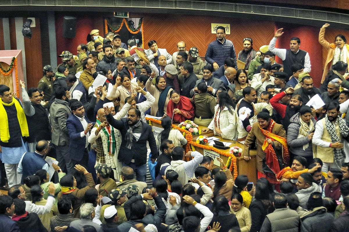 BJP-AAP पार्षदों के बीच हाथापाई के बाद दिल्ली मेयर का चुनाव टला, अगली तारीख का इंतजार