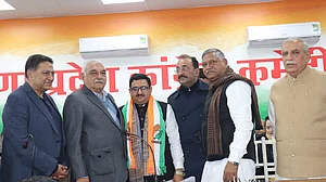 हरियाणा में BJP-JJP को झटका, बीजेपी किसान मोर्चा के प्रदेश उपाध्यक्ष समेत आधा दर्जन नेता कांग्रेस में शामिल