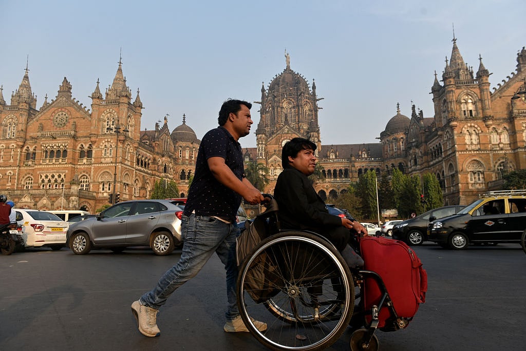 व्हीलचेयर पर बैठकर सौरभ के मजबूत कदम ने खोली विकलांगों के लिए बीमा पॉलिसी की राह! 