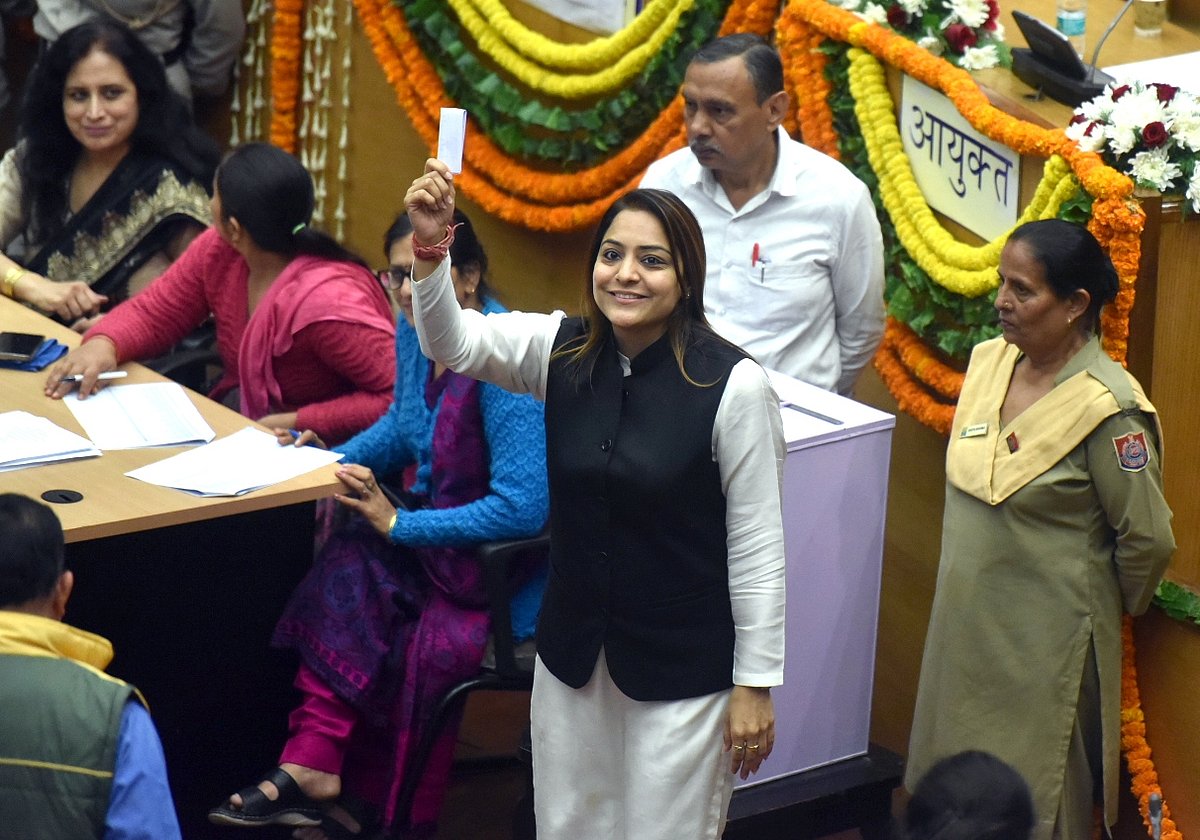 आखिरकार दिल्ली को मिला नया मेयर, AAP की शैली ओबेरॉय ने BJP प्रत्याशी रेखा गुप्ता को 34 मतों से हराया