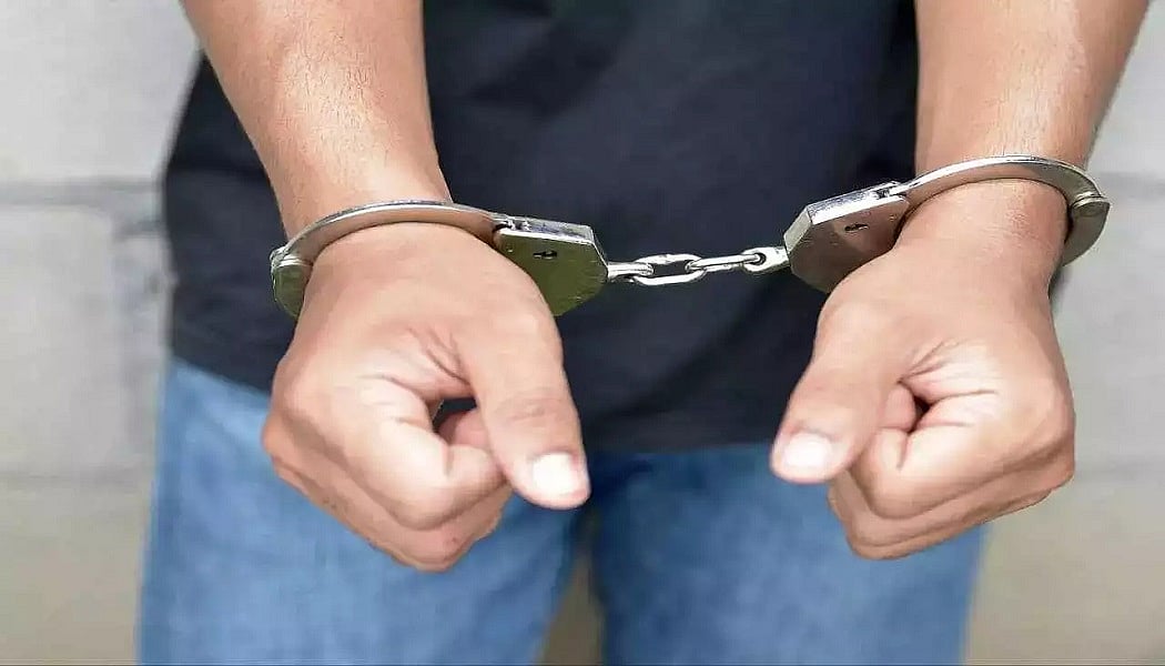 UP बोर्ड में नकल कराते पकड़ा गया गिरोह, प्रिंसिपल समेत 13 लोग गिरफ्तार, पकड़े गए लोगों में 5 महिलाएं भी शामिल