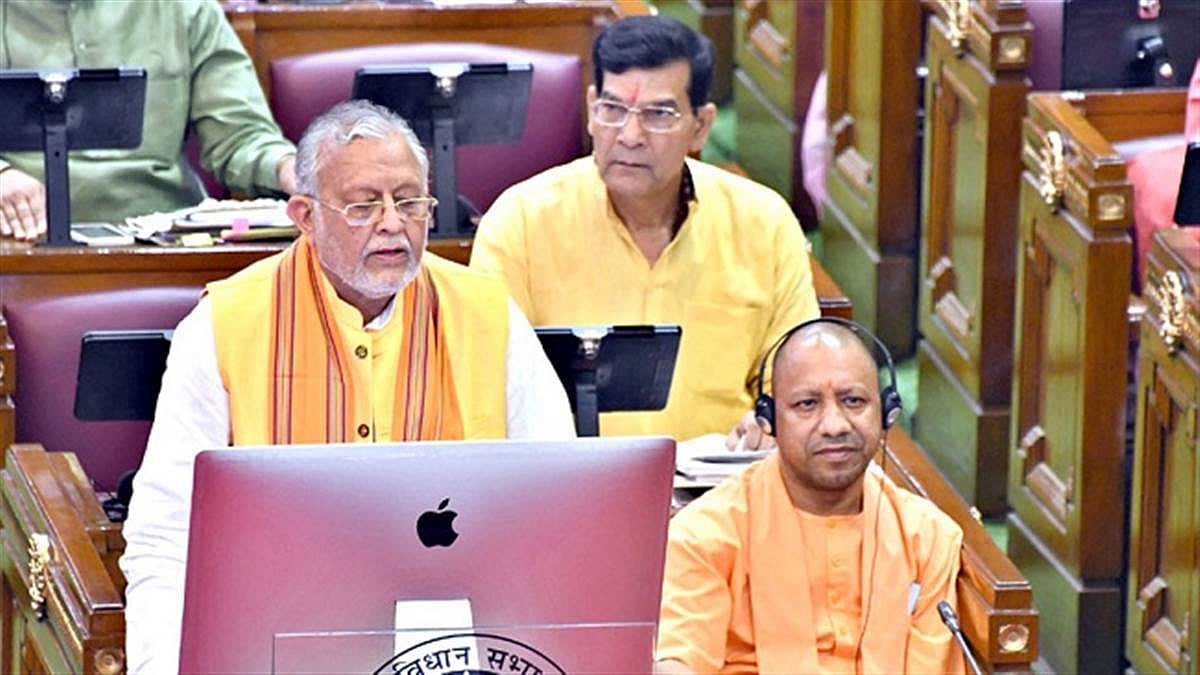 UP Budget: योगी सरकार के बजट में छात्राओं के लिए टैबलेट और स्मार्टफोन, महिलाओं के लिए हुई कई घोषणाएं