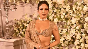 सिनेजीवन: भूमि पेडनेकर ने कार में बॉयफ्रेंड संग किया ये काम और प्रियंका की हॉलीवुड फिल्म 'लव अगेन' का ट्रेलर रिलीज