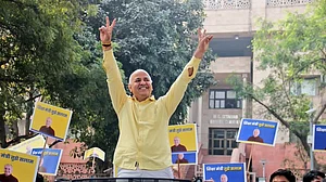 क्या है शराब घोटाला, जिसमें मनीष सिसोदिया को CBI ने किया गिरफ्तार