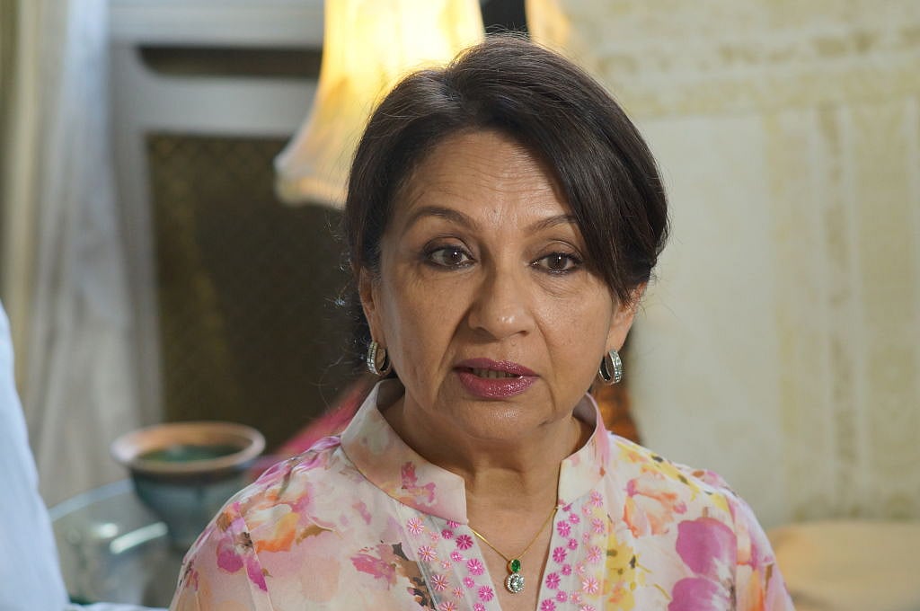 सिनेजीवन: जान्हवी ने श्रीदेवी के लिए लिखा भावुक नोट और नंगे पैर ऑस्कर के लिए रामचरण रवाना, फैंस के मन में उठे सवाल