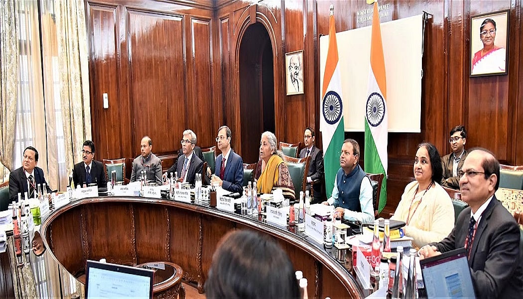 अर्थतंत्र: GST काउंसिल के बड़े फैसले, ये सामान हुए सस्ते और इस हफ्ते सस्ता हुआ सोना, जानें कितने घटे दाम