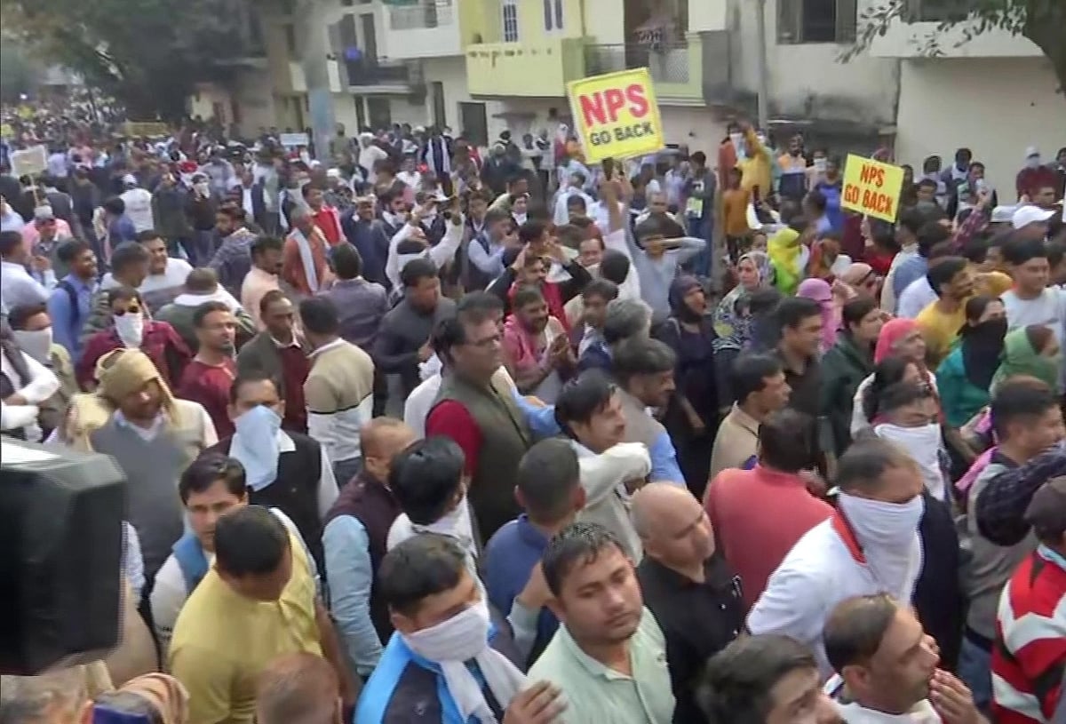 हरियाणा: कांग्रेस ने खट्टर सरकार पर साधा निशाना, कर्मचारी बोले- पुरानी पेंशन स्कीम बहाल नहीं की तो बदल देंगे सरकार 