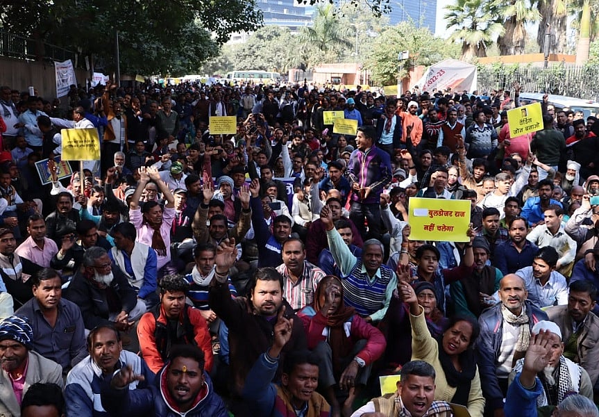 केजरीवाल सरकार का आदेश या दिखावा! आज भी महरौली में DDA की बुलडोजर कार्रवाई जारी, कई घर तोड़े गए