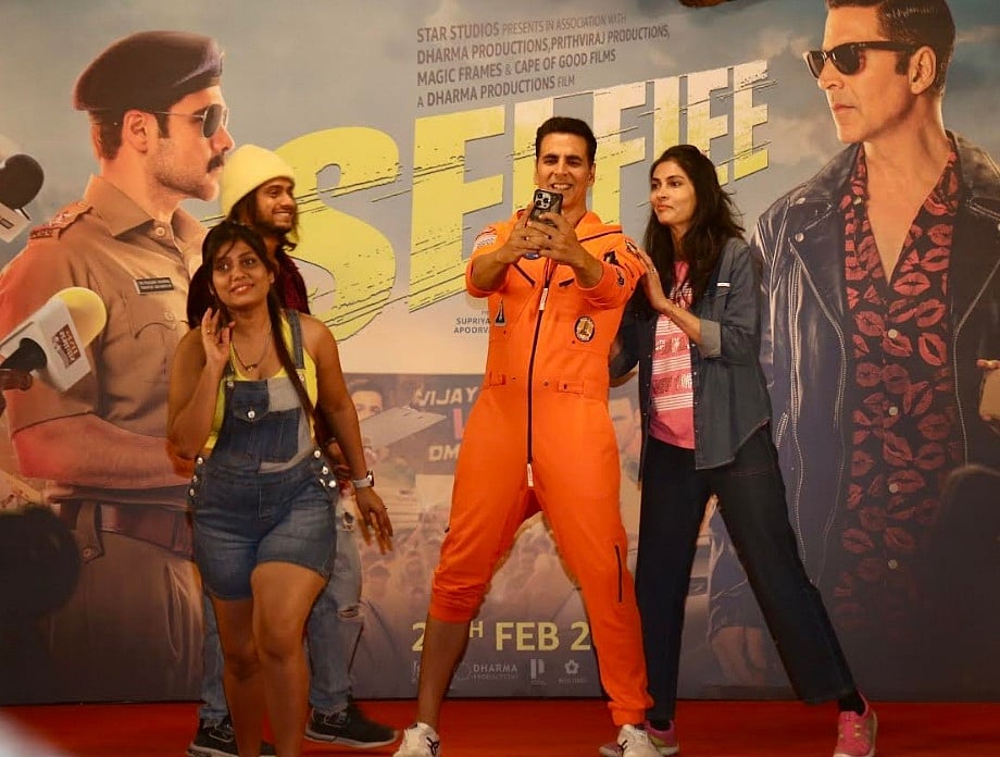 सिनेजीवन: अक्षय कुमार ने तोड़ा सेल्फी लेने का वर्ल्ड रिकॉर्ड! और जानें क्यों पपराजी कल्चर पर भड़कीं सुष्मिता सेन