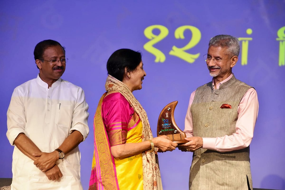 दुनिया: देश के खिलाफ साजिश कर रहे इमरान, पाक मंत्री का आरोप और चैटजीपीटी के कारण चीन में बवाल!