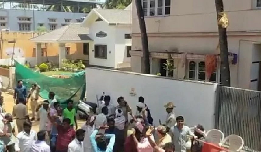 कर्नाटकः अपने ही आरक्षण के दांव में खुद फंसी BJP, बंजारों ने येदियुरप्पा के घर पर किया पथराव
