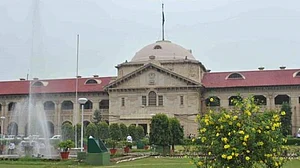 इलाहाबाद हाईकोर्ट परिसर में बनी मस्जिद को हटाना होगा, सुप्रीम कोर्ट ने सुन्नी वक्फ बोर्ड को 3 माह का समय दिया