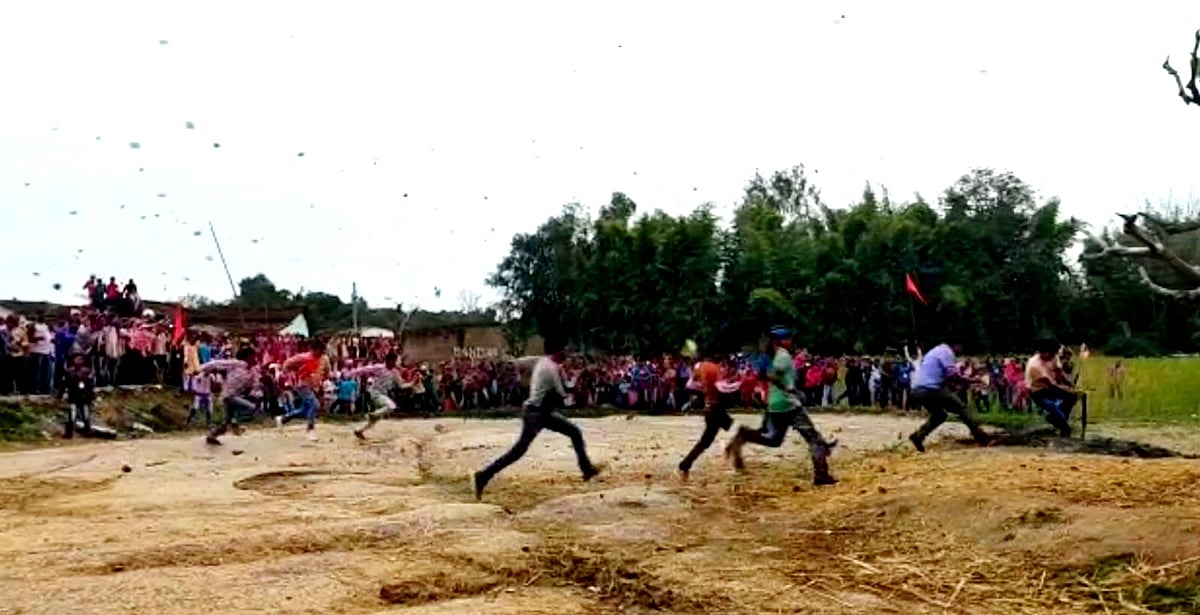 झारखंड के इस गांव में पत्थरों की बारिश के बीच मनाई जाती है अनूठी होली, मुस्लिम भी भाग लेते हैं भाग 