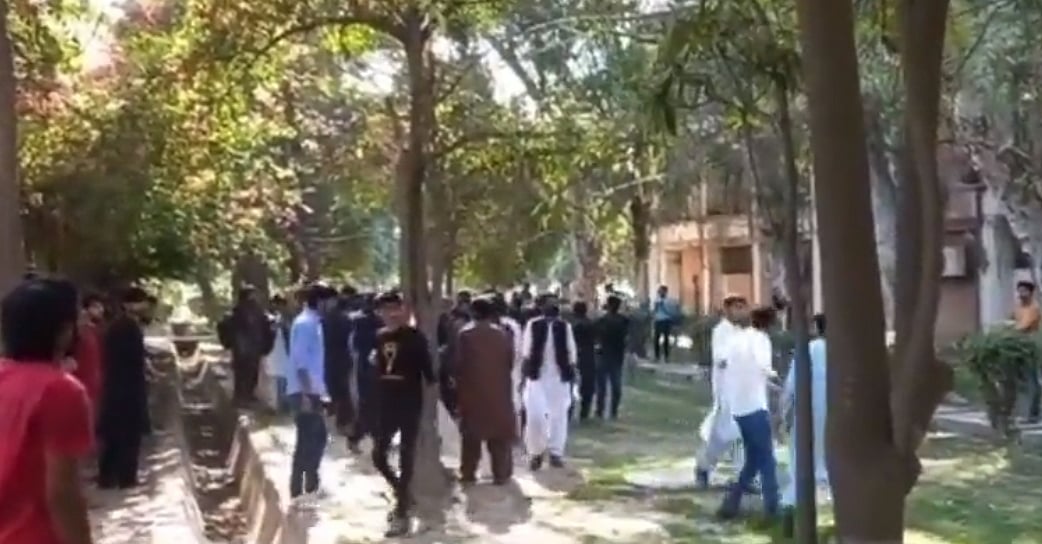 पाकिस्तान के लाहौर में होली मनाने पर हिंदू छात्रों पर हमला, 15 लोग घायल, आईजेटी सदस्यों पर आरोप
