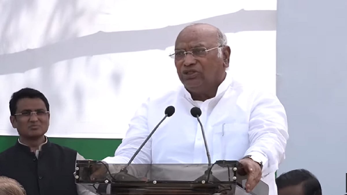 कांग्रेस के 'संकल्प सत्याग्रह' में BJP पर बरसे खड़गे, कहा- 'हमें कमजोर मत समझो, हम ईंट का जवाब पत्थर से देंगे'