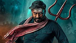 सिनेजीवन: फिल्म भोला को CBFC से मिला UA सर्टिफिकेट और डेटिंग की खबरों के बीच मनीष मल्होत्रा के घर स्पॉट हुईं परिणीति