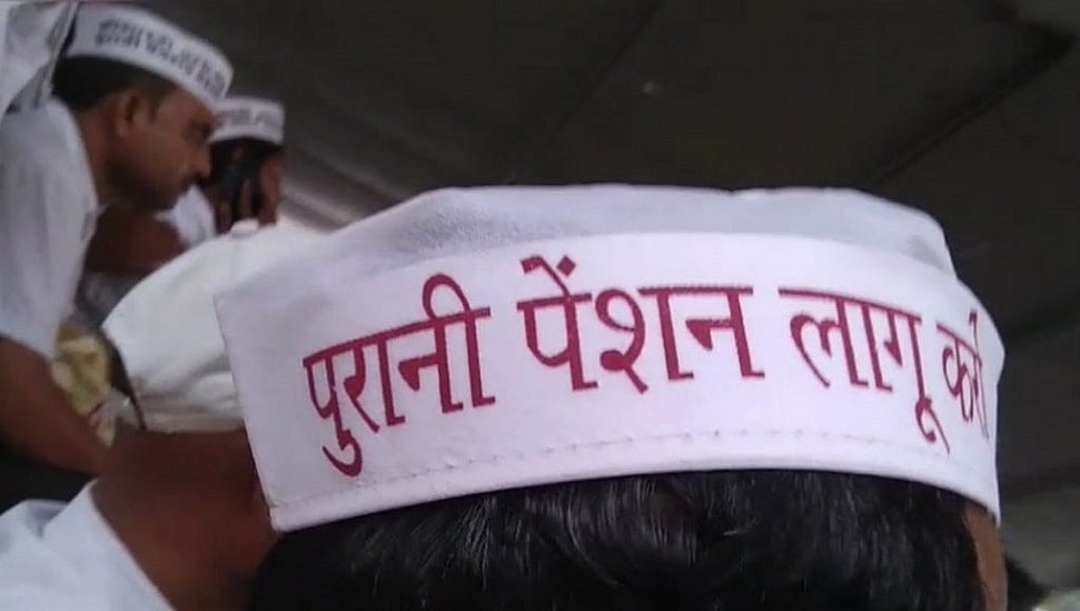पुरानी पेंशन पर तेज होते आंदोलन से घबराई मोदी सरकार, केंद्रीय कर्मचारियों को दी धमकी- हड़ताल की तो...