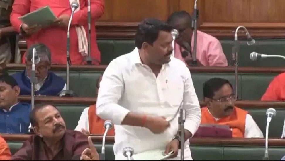 बिहार विधानसभा में BJP विधायक ने तोड़ा माइक, स्पीकर ने दो दिन के लिए सदन से किया निलंबित