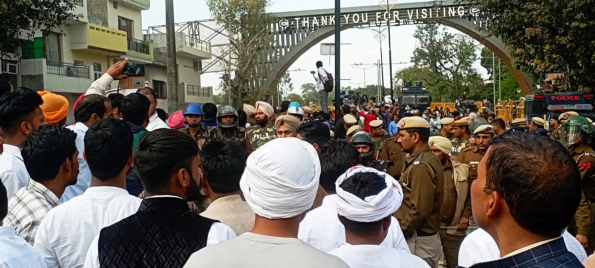हरियाणा में अब सरपंचों पर बरसीं पुलिस की लाठियां, सरपंचों ने खट्टर सरकार को चेताया, बोले- चले हुए कारतूस नहीं, तोप...